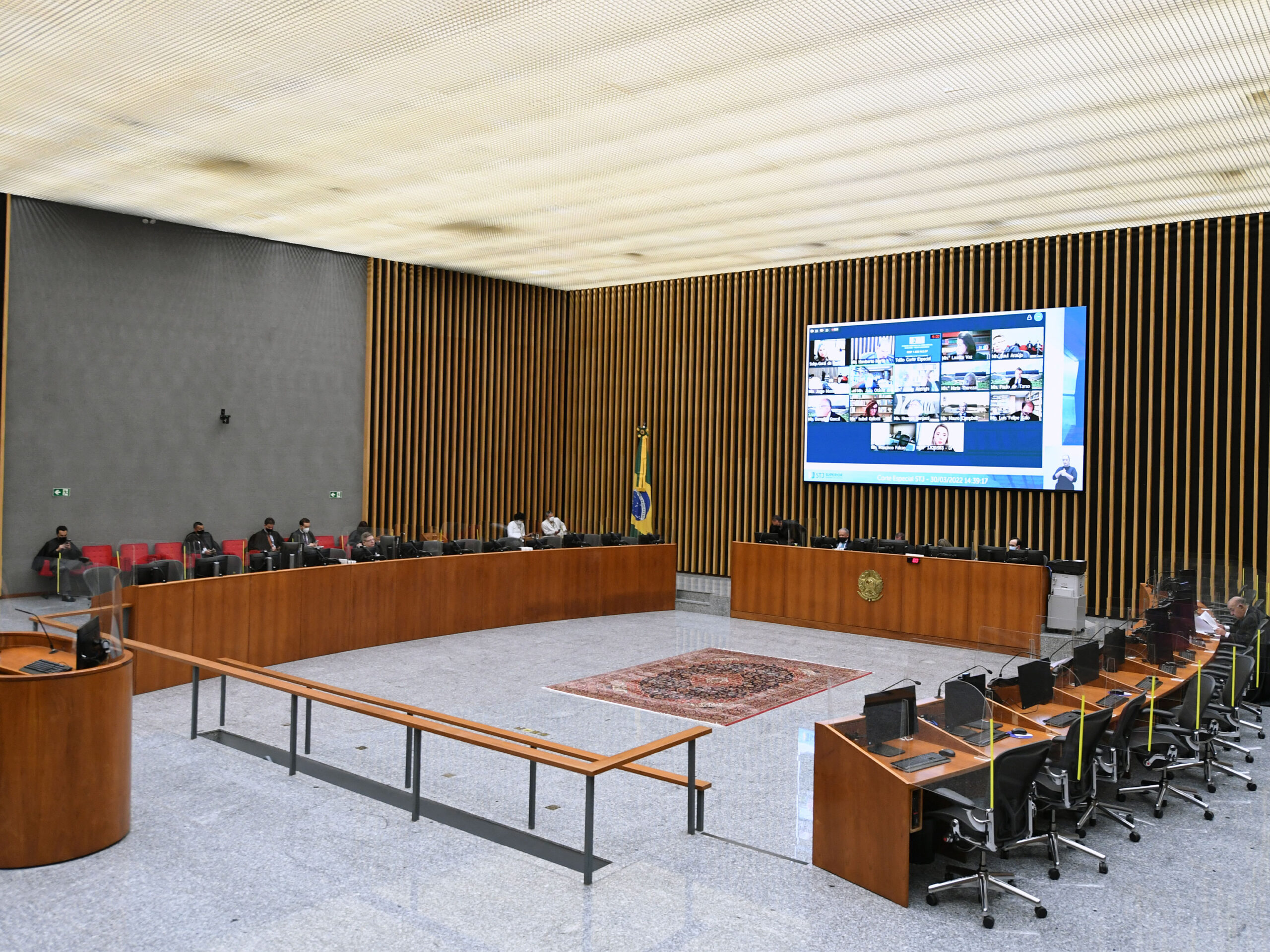 STJ: Limite de 20 salários mínimos na base de cálculo das contribuições a terceiros